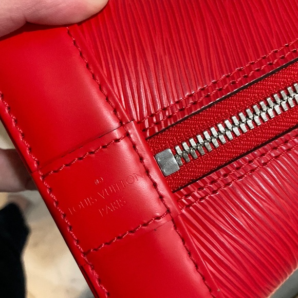 EUC Louis Vuitton Alma PM Epi leather “Cocquelicot” with crossbody strap red - Picture 6 of 16